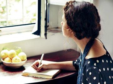 Hãy viết lại cho em những lá thư xưa cũ