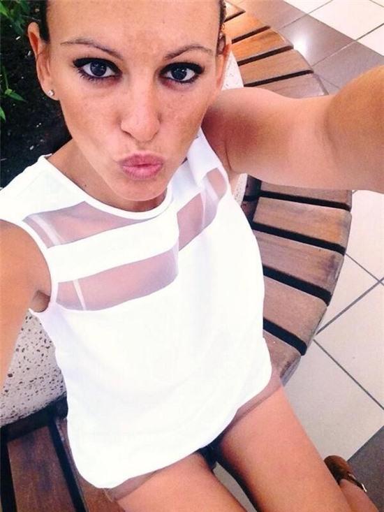 Bồ cũ Ronaldo lại khỏa thân trên bìa tạp chí 2