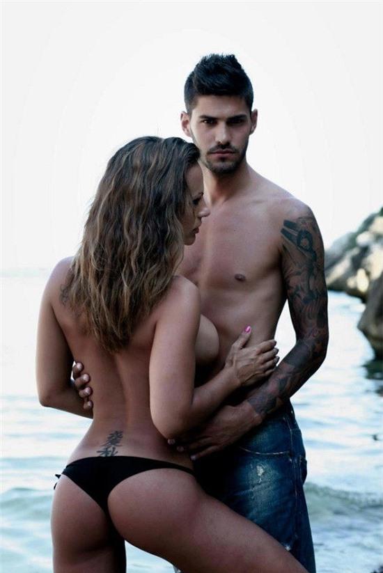 Bồ cũ Ronaldo lại khỏa thân trên bìa tạp chí 7