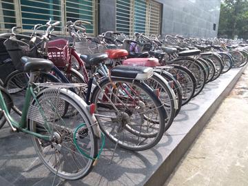 Sinh viên gửi xe không khóa phải mất thêm tiền