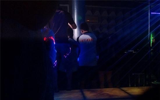 Cầu thủ U21 bào chữa màn 'thác loạn' trong bar 1