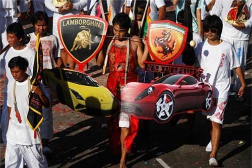 Lễ hội ăn chay rùng rợn tại Thái Lan - 1