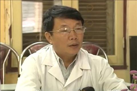 Ông Nguyễn Đình Đính - PGĐ Bệnh viện Sơn Tây là người trực tiếp ký truyền máu cho chị Loan mà không qua xét nghiệm.
