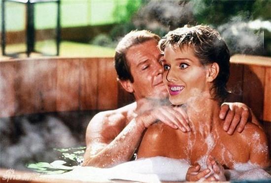 Xem Helen Flanagan hóa thân Bond Girl và diễn cảnh nóng với 007 6