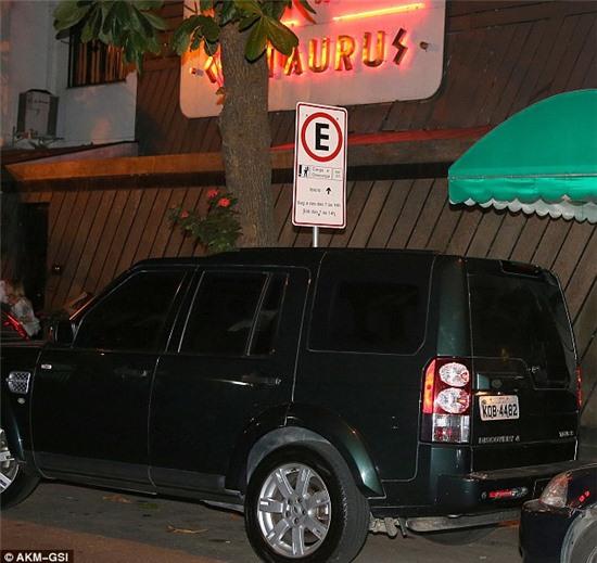 Red light: The vehicle that Justin gets into is seen outside the venue 