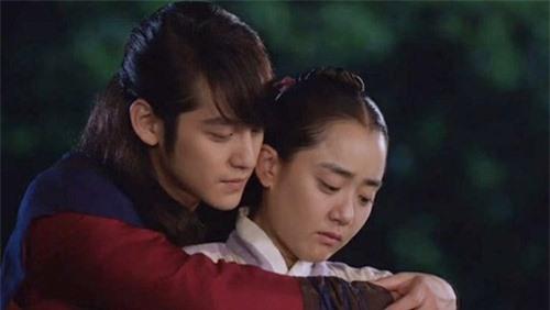 Lộ ảnh hẹn hò cận mặt của Kim Bum và Moon Geun Young ở nước ngoài | Kim Bum,Moon Geun Young,sao Hàn hẹn hò,Nữ thần lửa Jung Yi