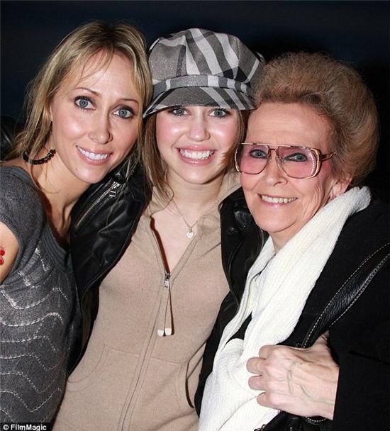 Her favourite: Miley poses with her grandmother Loretta Finley and her mother Tish back in December 2007, when she was just 14-years-old 