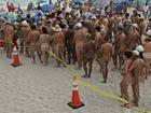 Hơn 800 người cùng khỏa thân trên bãi biển phá kỷ lục Guinness