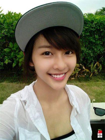 Hot girl Khả Ngân được báo Đài Loan miêu tả có nụ cười đẹp ngất ngây 5