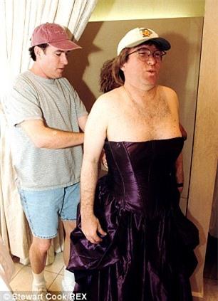 Kiếm bộn tiền suốt 17 năm nhờ nâng ngực to như phụ nữ 3