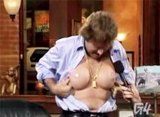 Kiếm bộn tiền suốt 17 năm nhờ nâng ngực to như phụ nữ 4