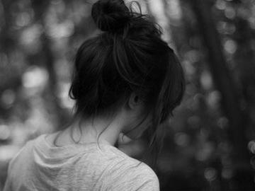 Em nhớ anh, nhưng anh đang nhớ ai?