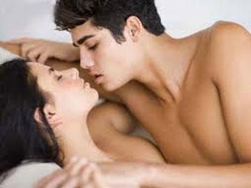 Trắng tay vì theo phi công trẻ