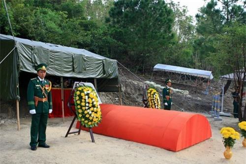 Gấp rút bảo vệ mộ Đại tướng Võ Nguyên Giáp trước siêu bão Haiyan | Vũng Chùa, Đảo Yến, Mộ đại tướng Võ Nguyên Giáp, Siêu bão, Bão số 14, Chống bão