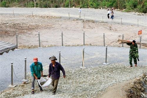 Gấp rút bảo vệ mộ Đại tướng Võ Nguyên Giáp trước siêu bão Haiyan | Vũng Chùa, Đảo Yến, Mộ đại tướng Võ Nguyên Giáp, Siêu bão, Bão số 14, Chống bão