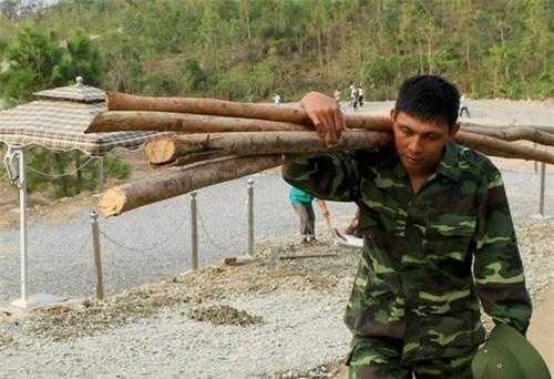 Gấp rút bảo vệ mộ Đại tướng Võ Nguyên Giáp trước siêu bão Haiyan | Vũng Chùa, Đảo Yến, Mộ đại tướng Võ Nguyên Giáp, Siêu bão, Bão số 14, Chống bão