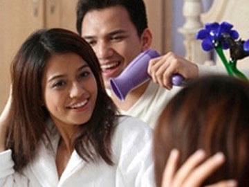 Không ngóc nổi đầu... vì cái mũi quá xấu của vợ