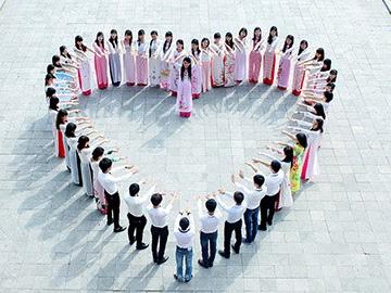 Giới trẻ kiếm tiền triệu mỗi ngày từ chụp ảnh kỷ yếu