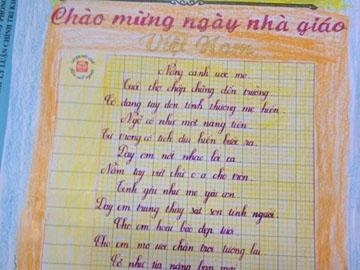 Cô bé lớp 3 viết chữ đẹp như in