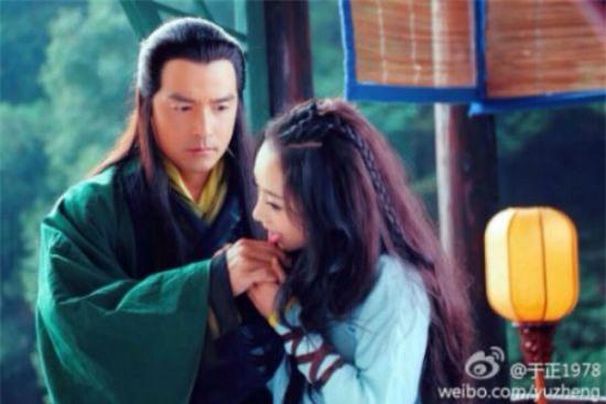 Mai Siêu Phong gây sốc khi liếm tay của Hoàng Dược Sư