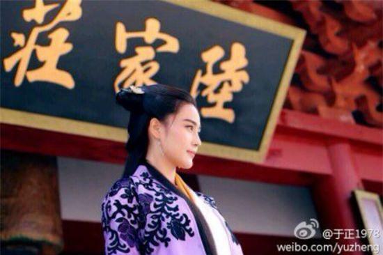 Mai Siêu Phong gây sốc khi liếm tay của Hoàng Dược Sư