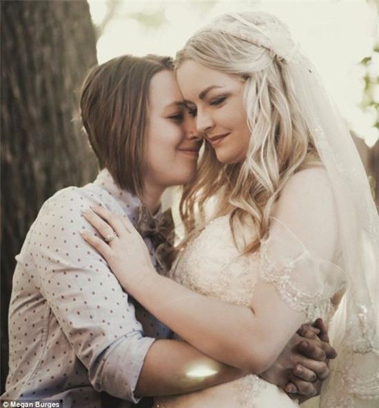 Bộ ảnh cưới của cặp đồng tính nữ gây sốt Internet 10