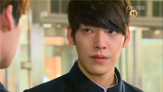 Khi học trò nổi loạn, làm giáo viên phát mệt trong phim