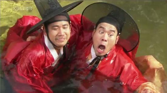 Khi học trò nổi loạn, làm giáo viên phát mệt trong phim