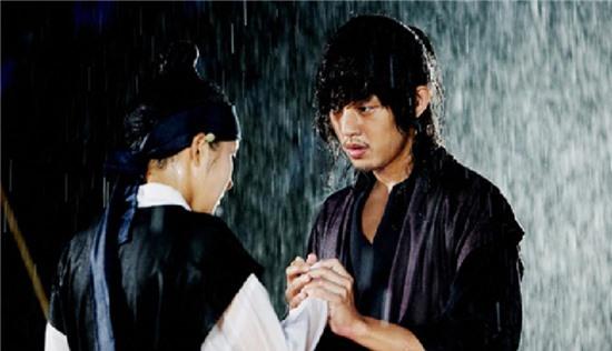 Khi học trò nổi loạn, làm giáo viên phát mệt trong phim