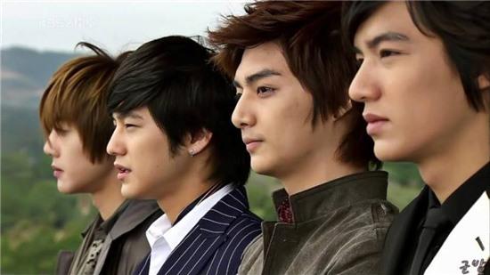 Khi học trò nổi loạn, làm giáo viên phát mệt trong phim