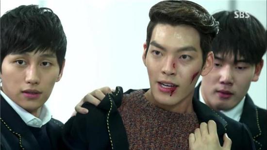 Khi học trò nổi loạn, làm giáo viên phát mệt trong phim