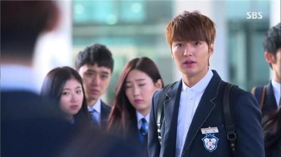 Khi học trò nổi loạn, làm giáo viên phát mệt trong phim