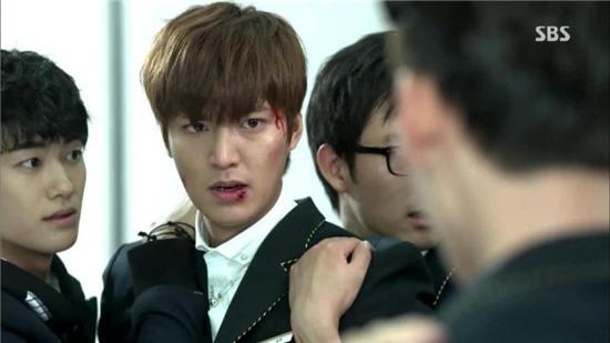 Khi học trò nổi loạn, làm giáo viên phát mệt trong phim