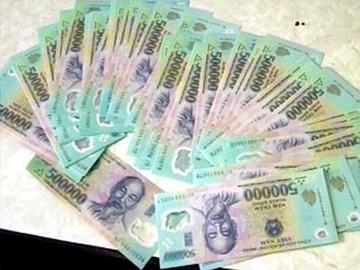 Nữ sinh nhặt được hơn 23 triệu đồng trả lại người mất