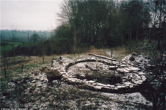 Trang web: Ông Buck ý định xây dựng căn nhà không có chi phí nào cả nhưng sau khi 