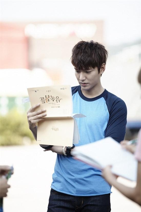 Ngắm thời trang của Lee Min Ho trong The Heirs