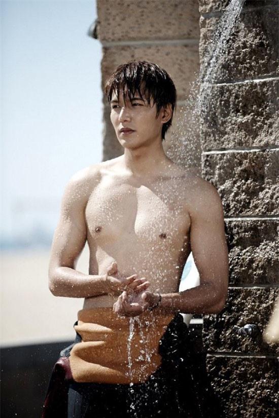 Lee Min Hoo khoe ngực trần nóng bỏng trong phim mới | Lee Min Ho,The Heirs,sao Hàn,Lee Min Ho khoe ngực trần