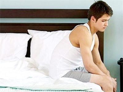 Đứt dây thắng trong lần đầu tiên quan hệ khiến nhiều nam giới đau đớn đến phát khóc (Ảnh minh họa)