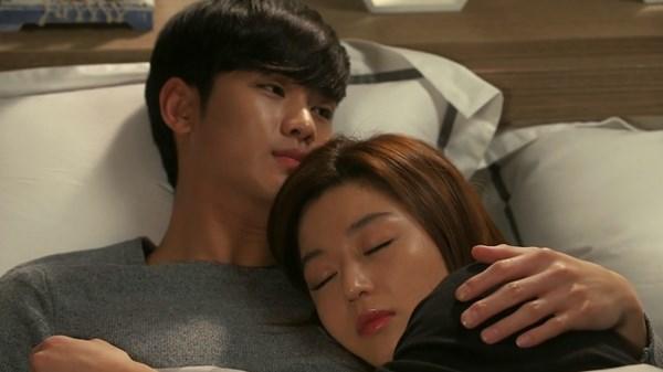 10 cặp đôi Hàn ôm nhau tình cảm trên giường - 2sao