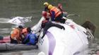 Nỗ lực cứu hộ tại hiện trường phi cơ Đài Loan lao xuống sông