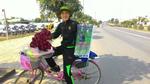 Chàng trai Nam Định đạp xe hơn 1.000 km tặng hoa cho bạn gái