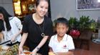 Hoa hậu Thu Hoài tổ chức làm bánh mì từ thiện