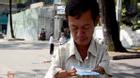 Người đàn ông bị tật bán vé số hơn 30 năm ở Sài Gòn để nuôi vợ