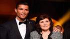 Mẹ Ronaldo bị tạm giữ ở sân bay Madrid