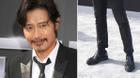 Lee Byung Hun để râu lởm chởm và đi giày 'khủng' tăng chiều cao