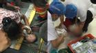 Trung Quốc: Bé 12 tháng tuổi bị thang cuốn kẹp tay