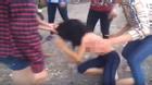 Một nữ sinh bị lột áo, đánh hội đồng và bắt nhảy xuống sông gây phẫn nộ