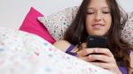 Thói quen lướt Facebook khiến giới trẻ khó ngủ, học kém