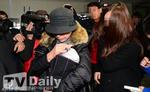 Bạn gái cũ Kim Hyun Joong đưa con trai đi xét nghiệm ADN