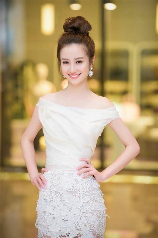 Hot girl Thái Lan bức xúc khi bị fan Việt liên tục spam trên Facebook
